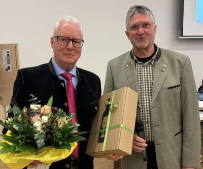 Kreisjägermeister Wolfgang Heins (links) und Vorsitzenden Hans Wörmcke