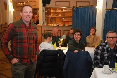 Lehrgangsleiter Rouben Hunk begrüßte die Gäste auf dem Gemeinschaftsabend. Er und sein Team werden  die angehenden Jungjäger zum „Grünen Abitur“ führen.